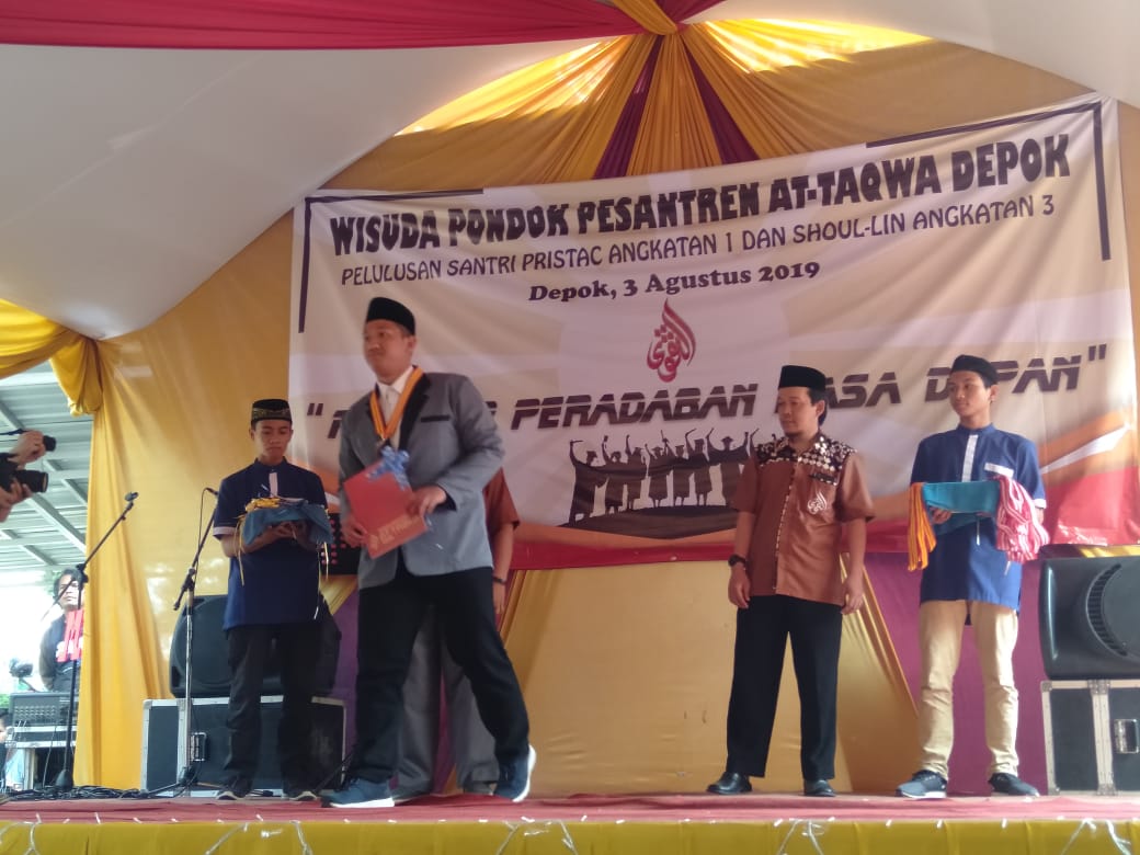 Pristac Wisuda Santri Angkatan Pertama